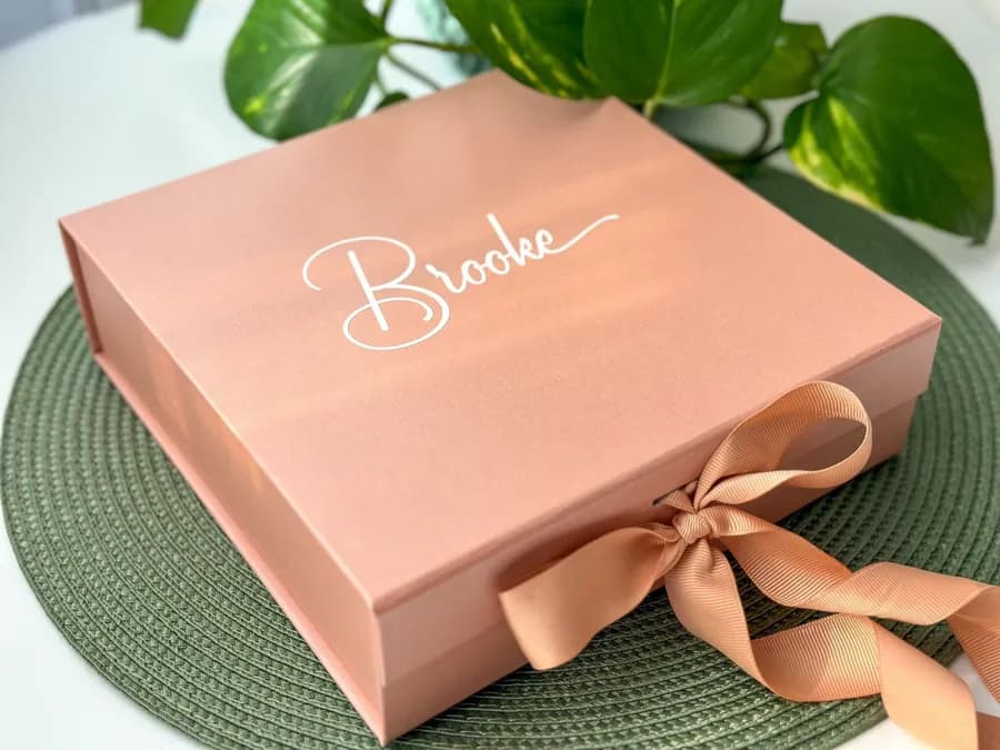 Magnetic ribbon gift box — packaging style reference